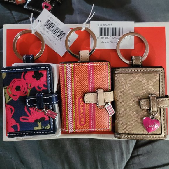 3 Large Coach Picture Frame Keychains - Picture 1 of 7